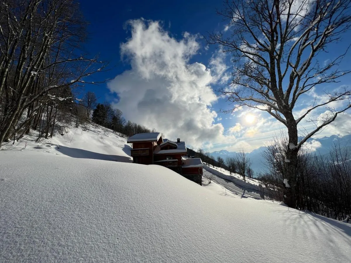 Image 2 of mini duplex dans chalet