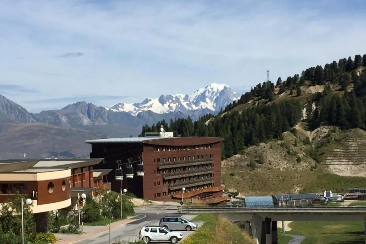 Image 6 of quiet studio with terrace view on Mont-Blanc