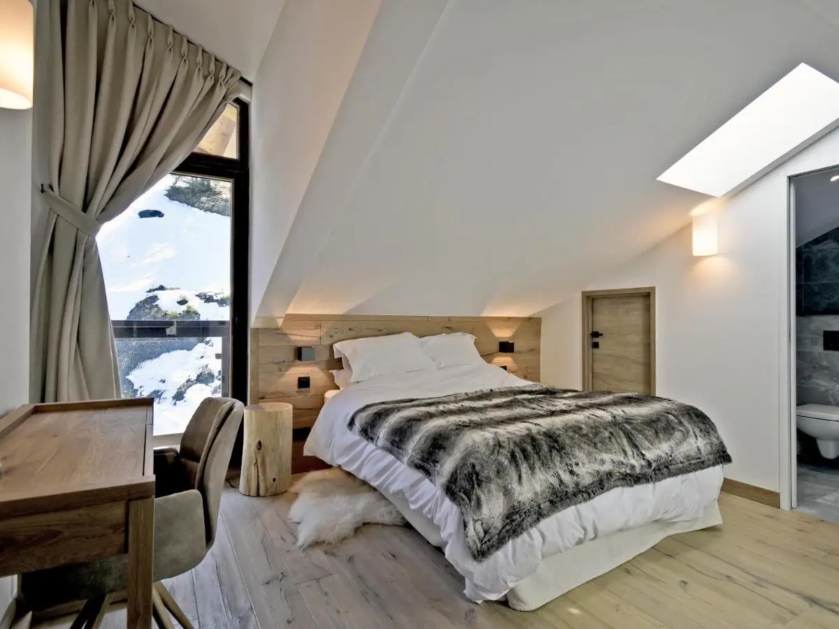 Image 1 of Appartement rénové avec ski aux pieds, 4 chambres et prestations incluses à Courchevel – FR-1-613A-29