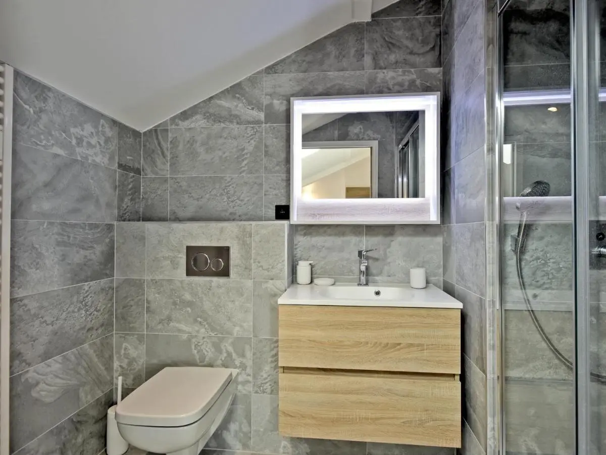 Image 2 of Appartement rénové avec ski aux pieds, 4 chambres et prestations incluses à Courchevel – FR-1-613A-29