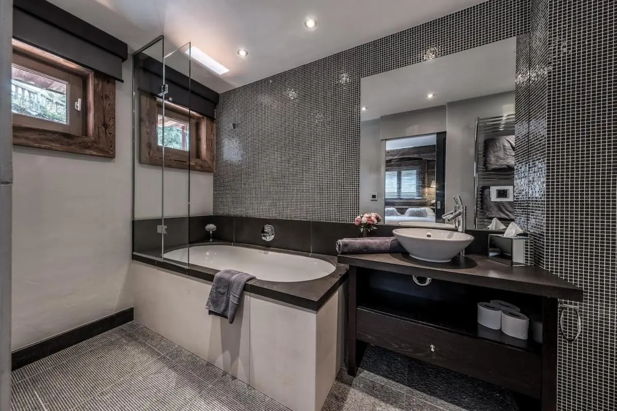 Image 2 of Chalet Artic – 5 bedrooms – Bed&Breakfast – Courchevel 1550