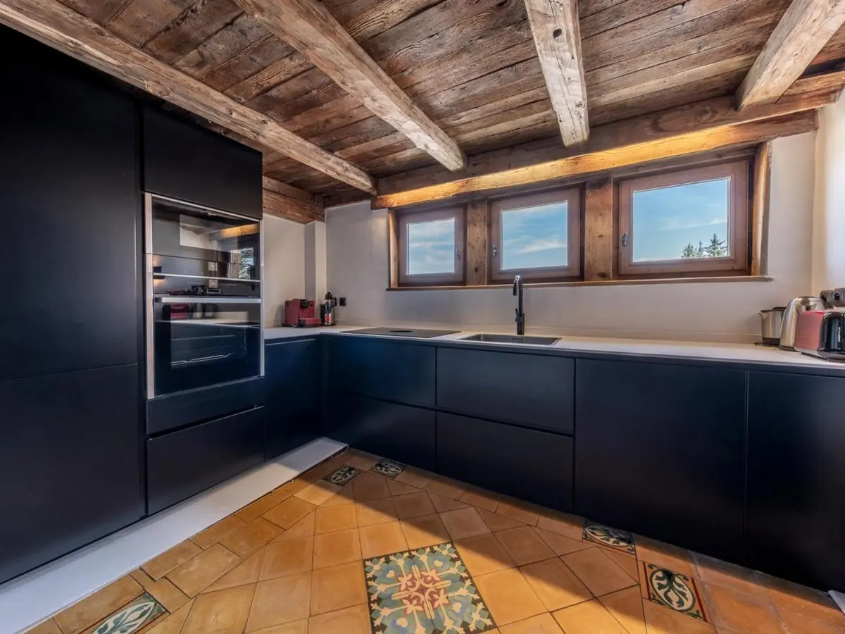 Image 3 of Chalet familial authentique avec spa, jacuzzi et hammam – Courchevel 1850 – FR-1-613A-26