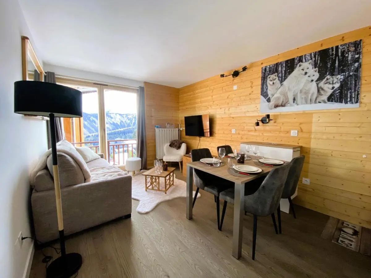 Image 3 of Courchevel 1850 – 4 personnes – ski aux pieds – wifi gratuit