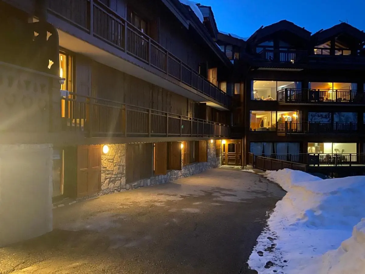 Image 4 of Courchevel 1850 – 4 personnes – ski aux pieds – wifi gratuit