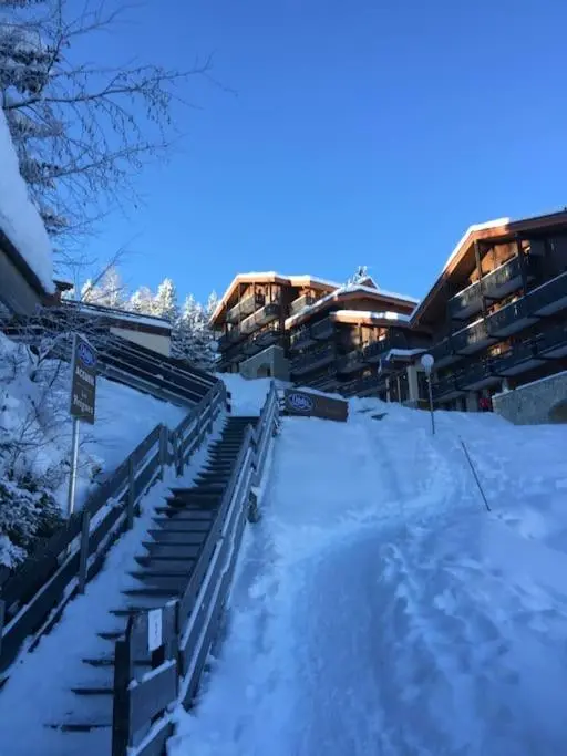 Image 5 of P2-3 esprit chalet sur les pistes de Courchevel