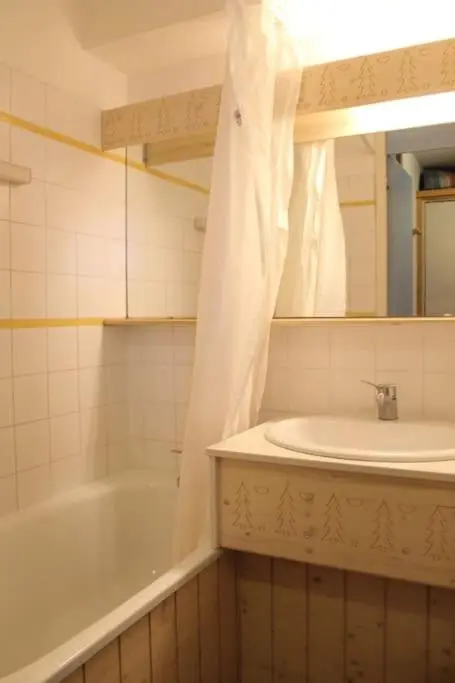 Image 4 of P2-3 esprit chalet sur les pistes de Courchevel