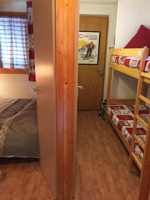 Image 3 of P2-3 esprit chalet sur les pistes de Courchevel