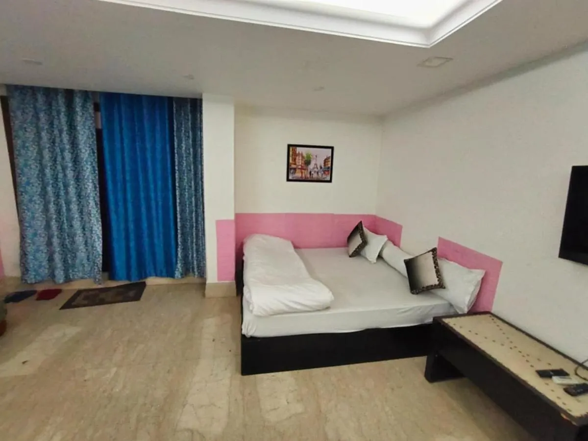 Image 3 of Feb Residency