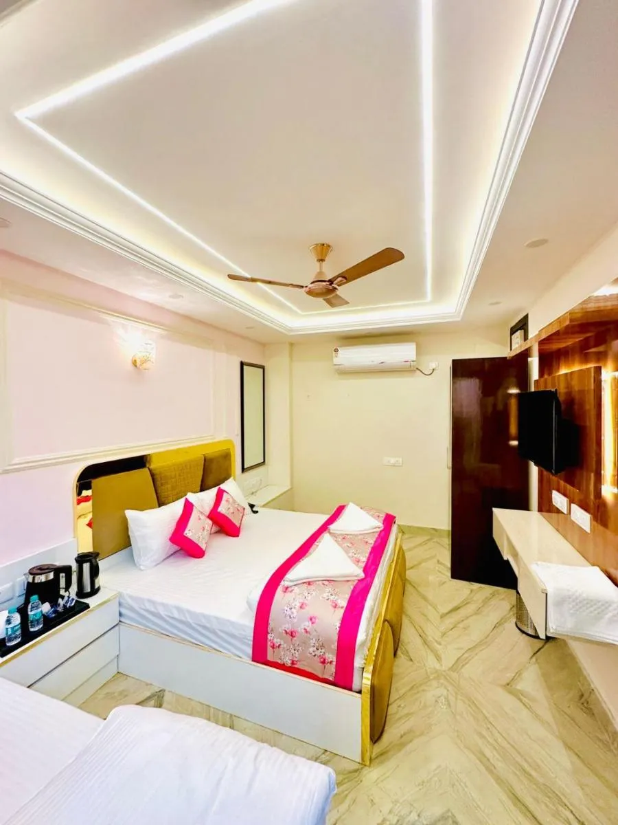 Image 2 of Frankstay By Hotel SAMRAT RESIDENCY 10 Mints Walking Distance Nizamuddin Railway Station