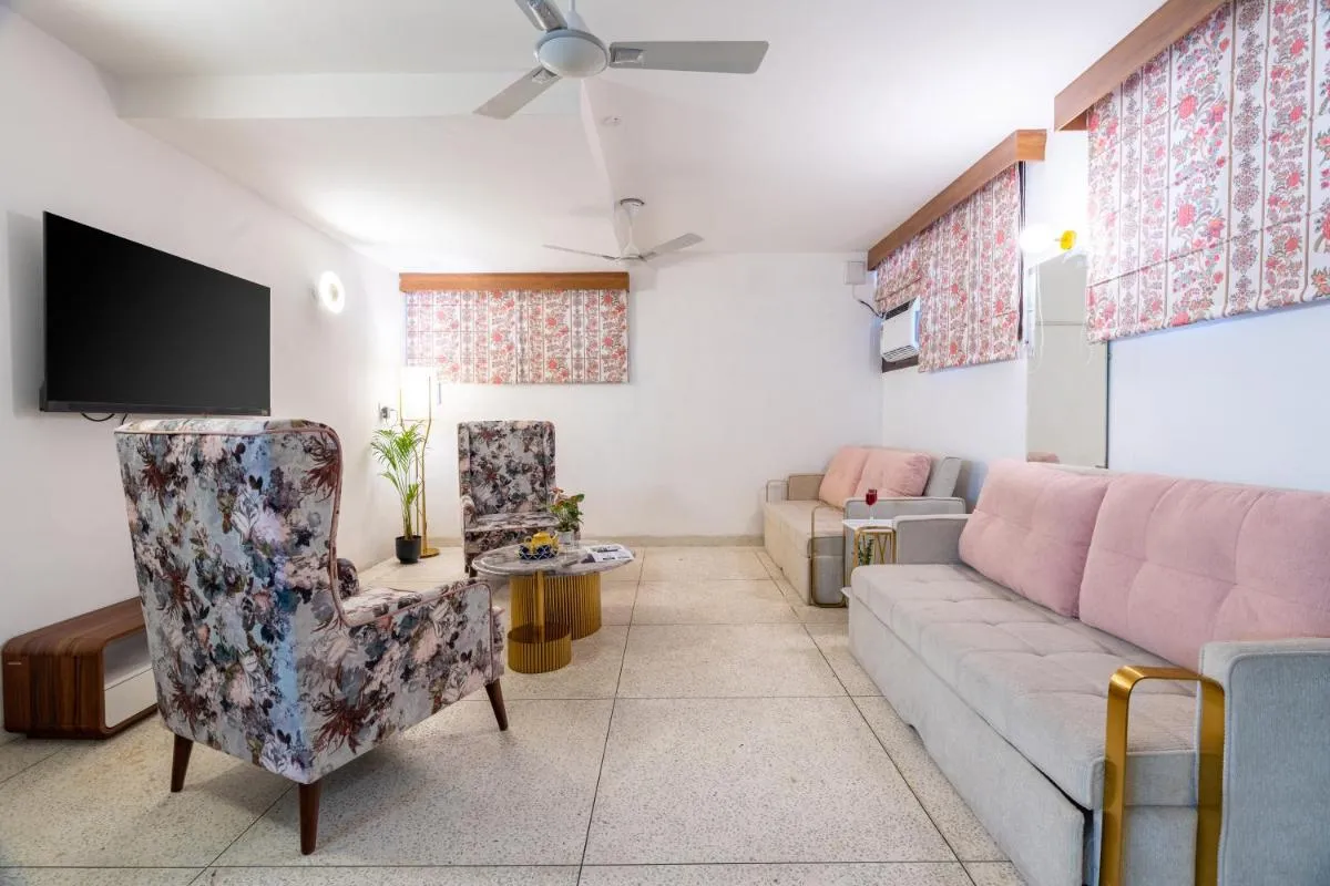 Image 4 of Homlee-Excellency 4BHK Apt in South Delhi