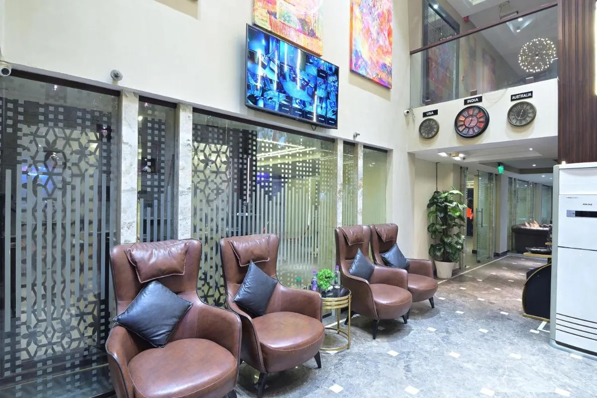 Image 3 of Hotel Oak Plaza