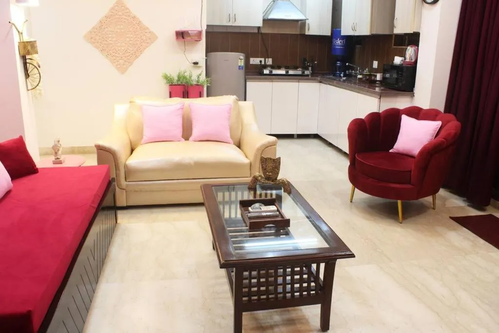 Image 3 of Luxurious modern 2BHK prime location Delhi (13)