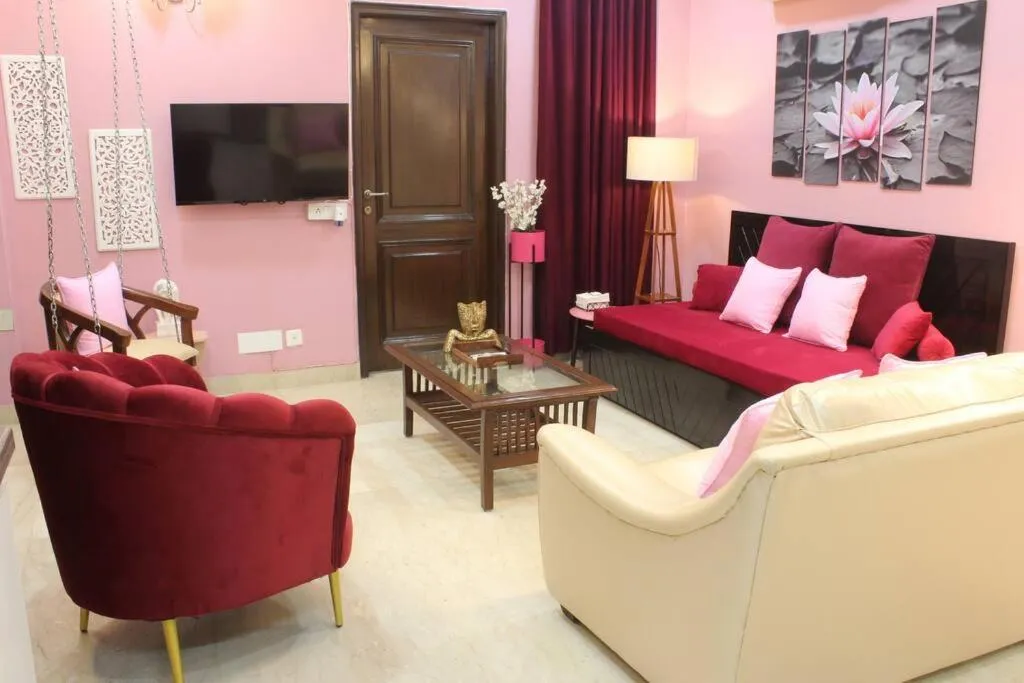 Image 4 of Luxurious modern 2BHK prime location Delhi (13)