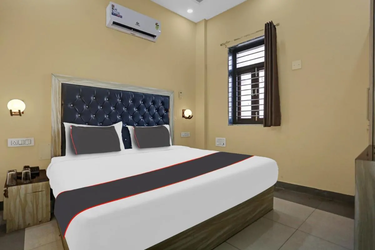 Image 2 of Metro View Ashok Vihar Near Shalimar Bagh Metro Station