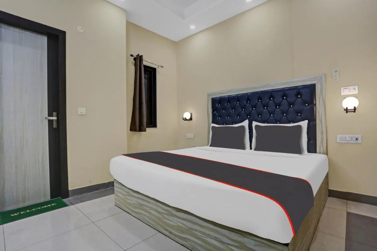 Image 5 of Metro View Ashok Vihar Near Shalimar Bagh Metro Station