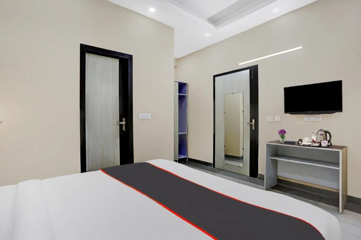 Image 6 of Metro View Ashok Vihar Near Shalimar Bagh Metro Station