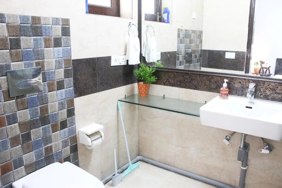 Image 2 of Premium Luxurious 2BHK w/ huge Livingroom (14)