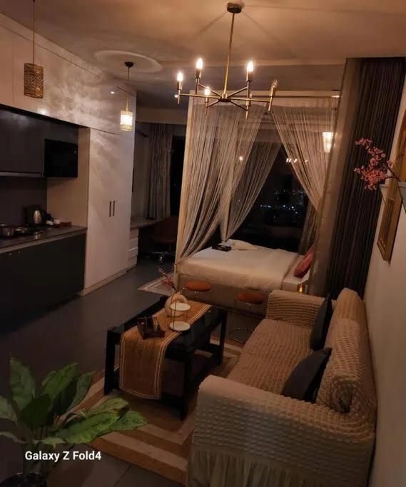 Image 6 of Whiteluxe – 42nd floor river front apartment