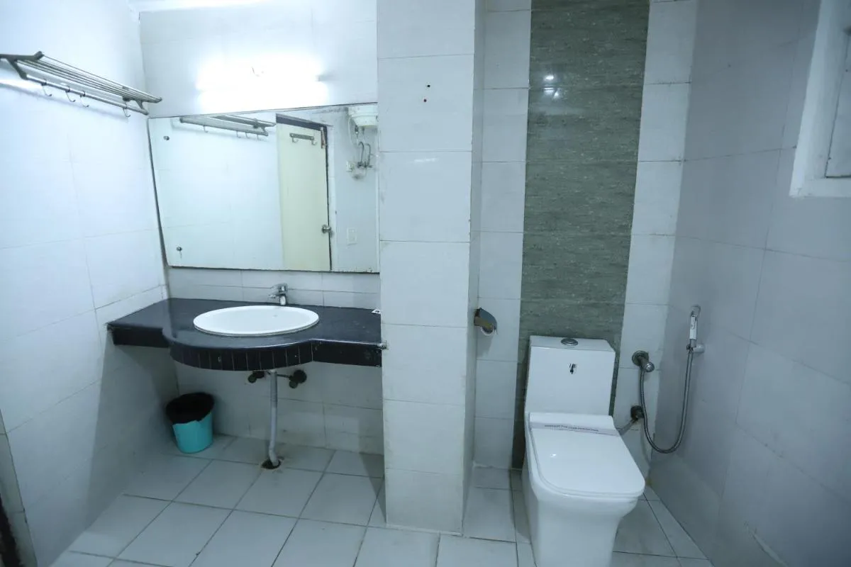 Image 2 of Airport Hotel Port View