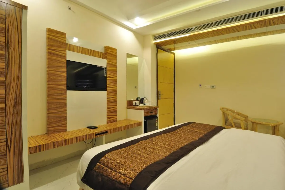 Image 4 of Aman Continental – 2Mins from Railway Station and 5 Mins from Metro