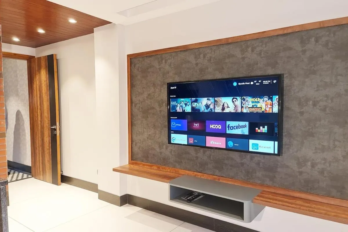 Image 4 of Apt# ONE-FOUR-TWO – with Lift – High Speed Wifi – Smart TV