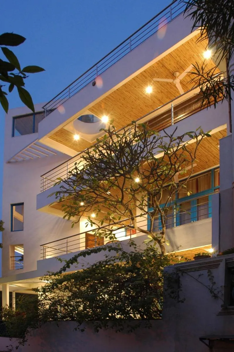 Image 3 of B Nineteen