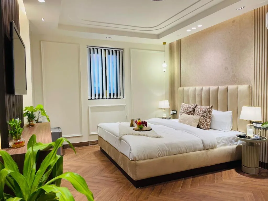 Image of Bedchambers, Saket