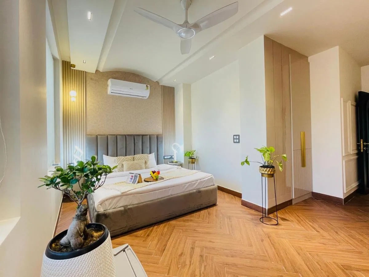 Image 6 of Bedchambers, Saket