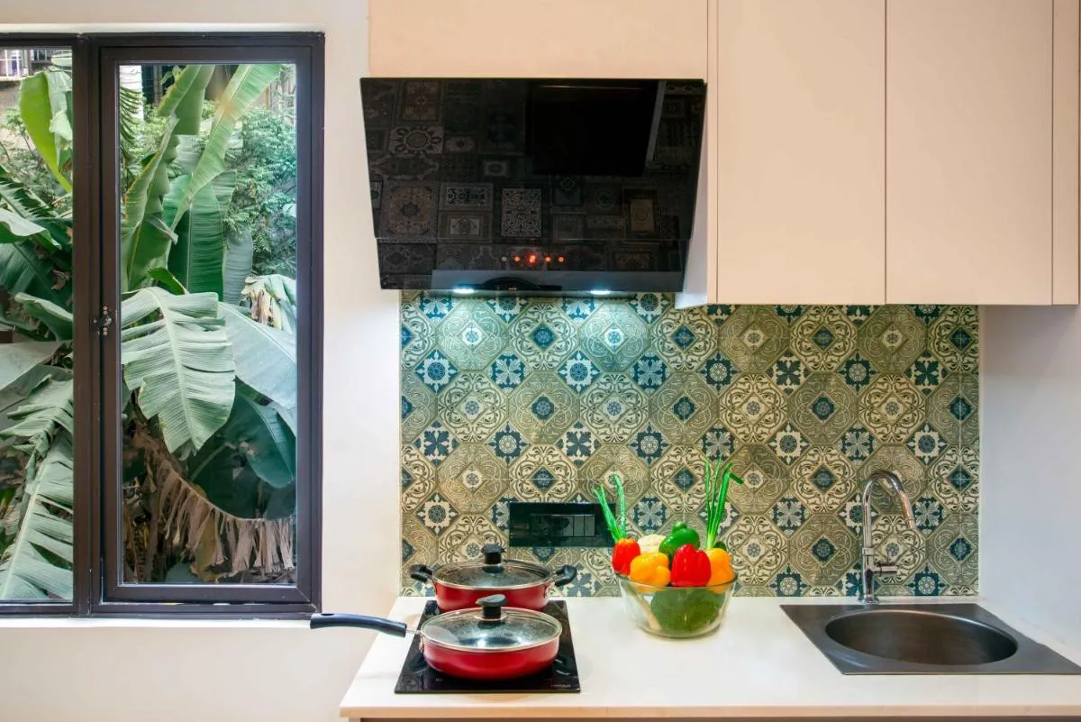 Image 2 of Bloom Boutique l GK-1