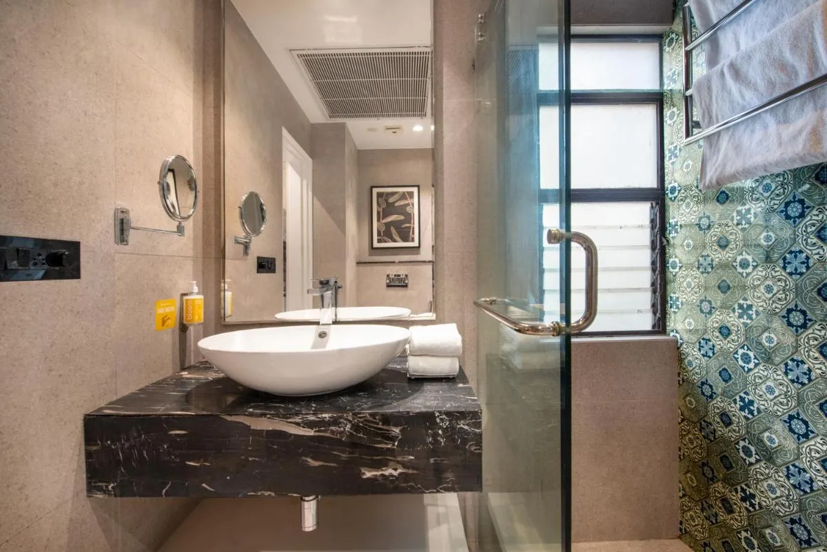 Image 1 of Bloom Boutique l GK-1