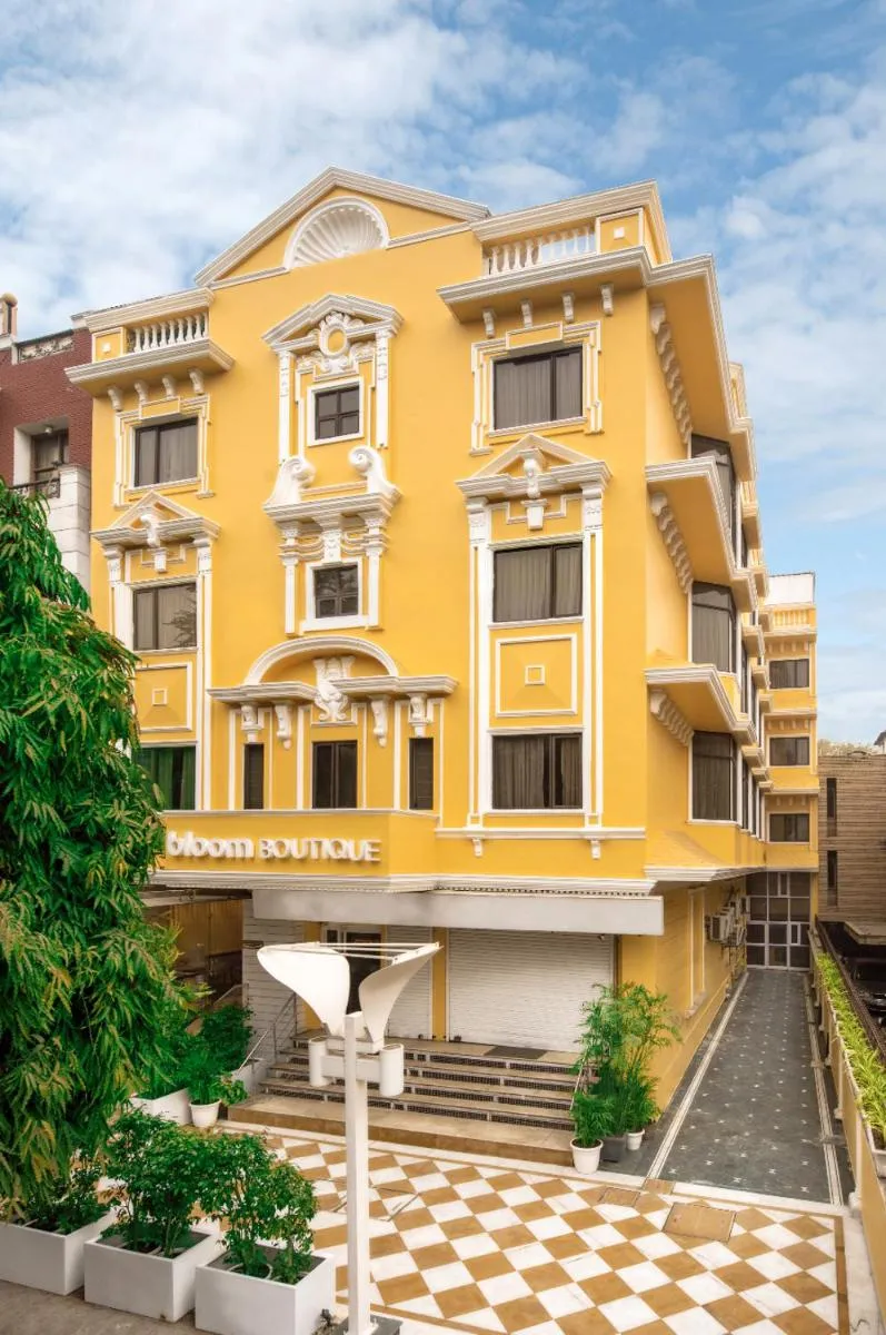 Image 3 of Bloom Boutique l GK-1