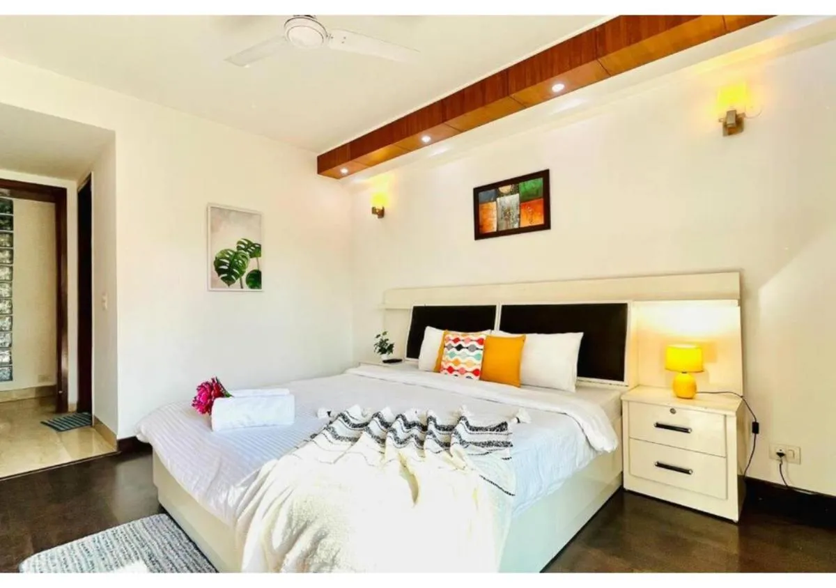 Image 1 of BluO 3BHK M Block Mkt – Lift, Balcony, Parking