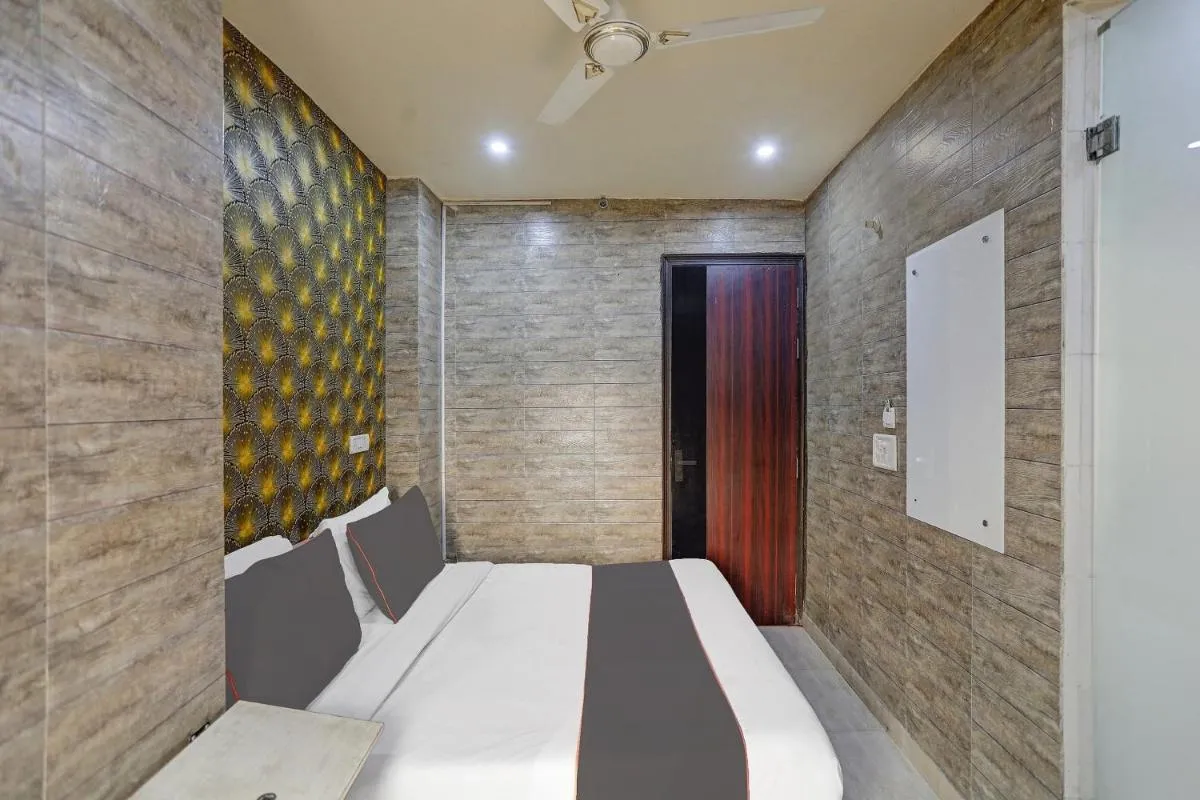 Image 5 of Collection O Model Town Metro View