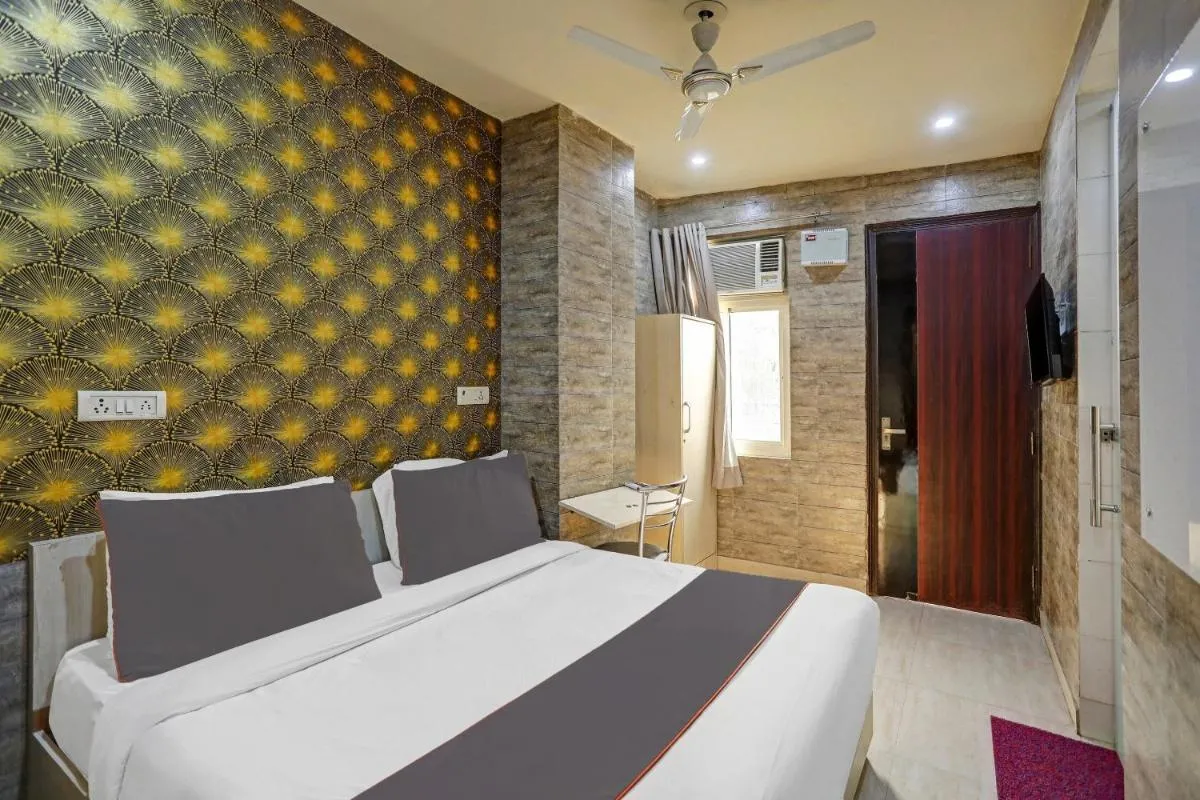 Image 2 of Collection O Model Town Metro View