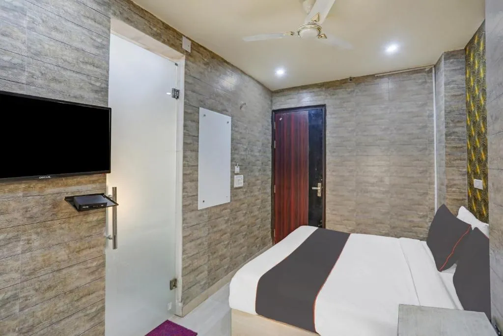 Image of Collection O Model Town Metro View