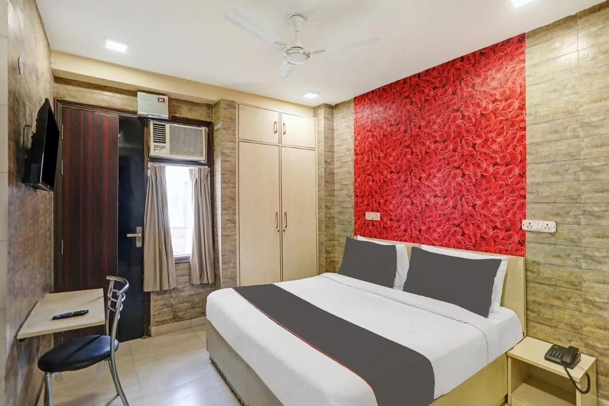 Image 1 of Collection O Model Town Metro View