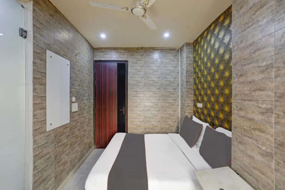 Image 6 of Collection O Model Town Metro View