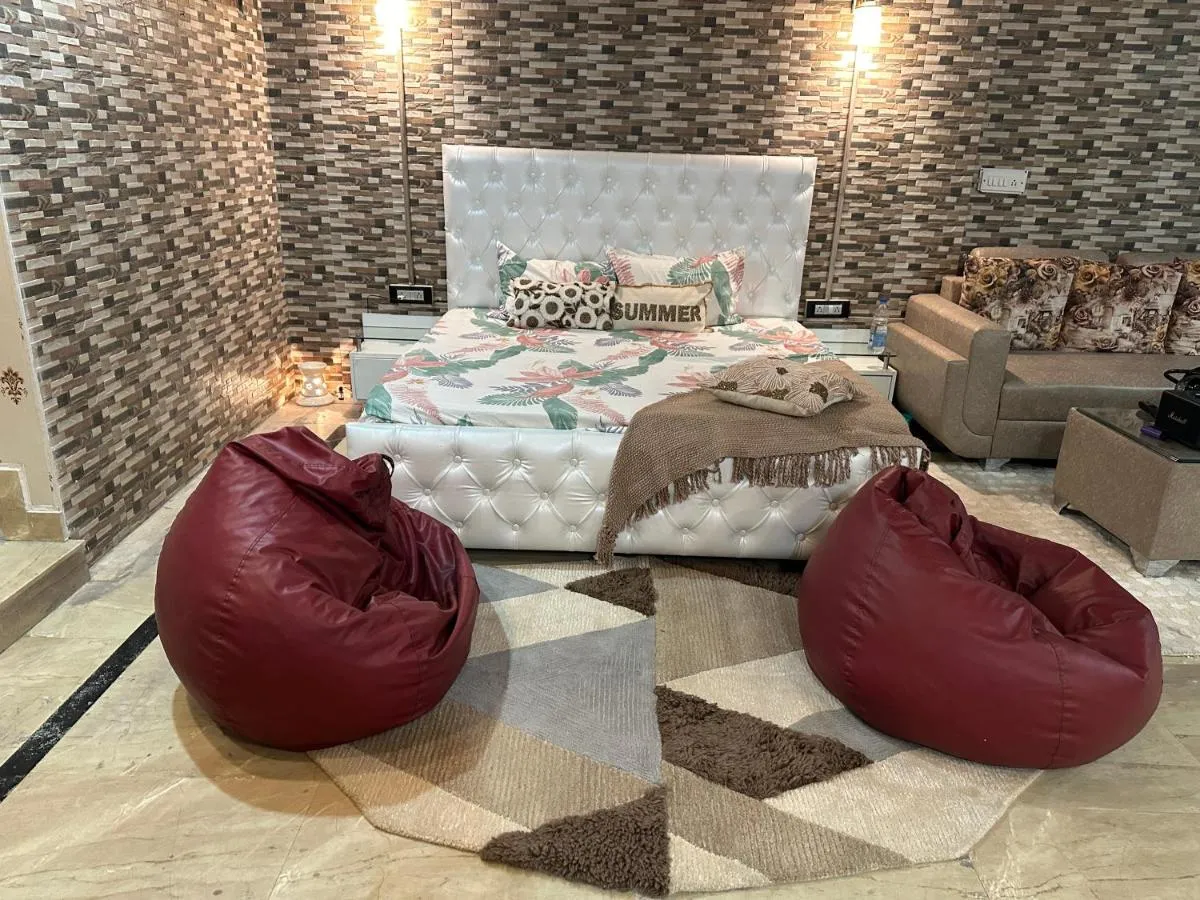 Image 5 of Cozy bohemian studio apt.