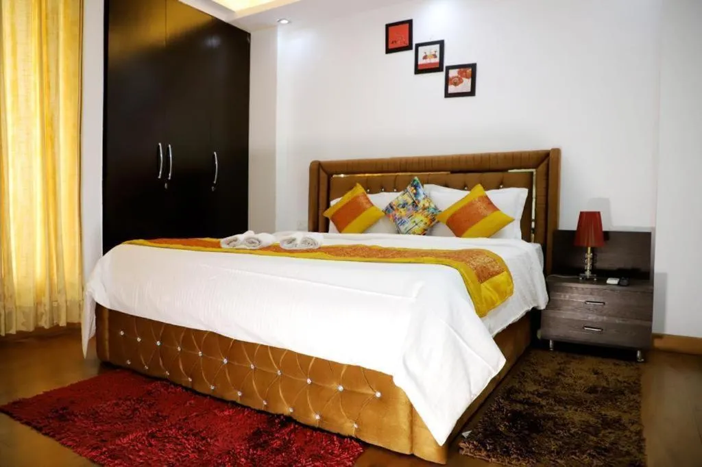 Image of DIVINE INDIA SERVICE APARTMENT 3BHK, J-215 SAKET