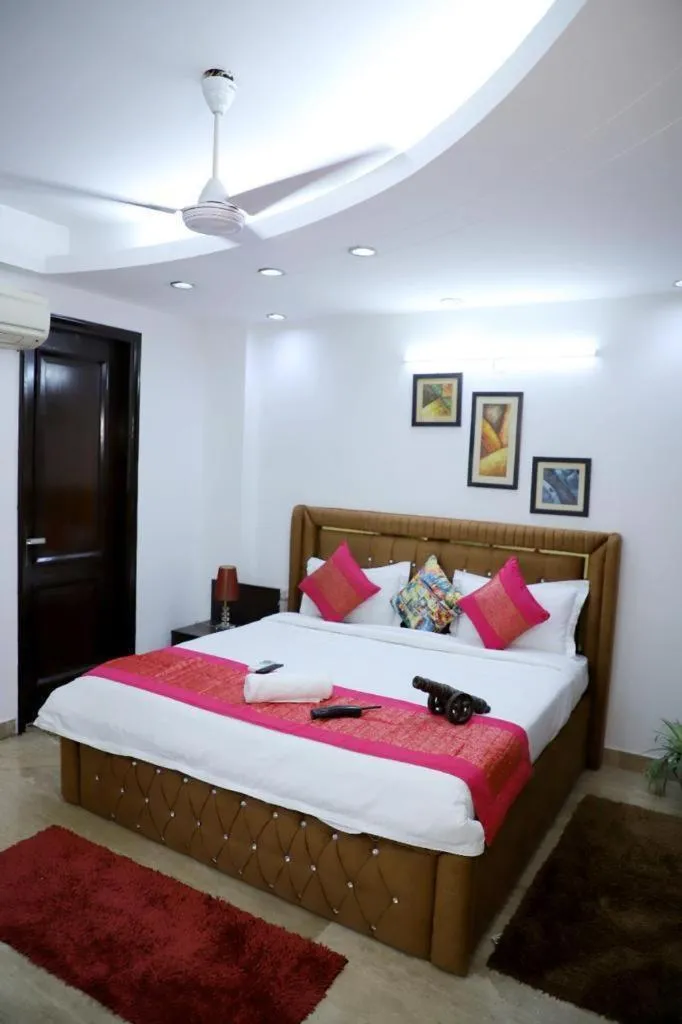Image 3 of DIVINE INDIA SERVICE APARTMENT 3BHK, J-215 SAKET