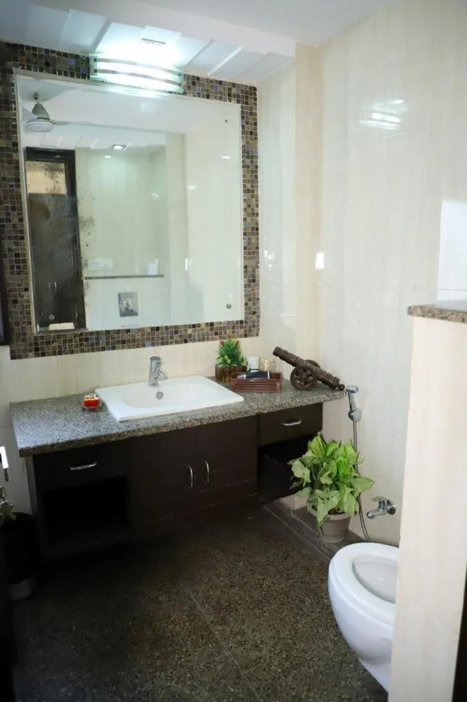 Image 6 of DIVINE INDIA SERVICE APARTMENT 3BHK, J-215 SAKET