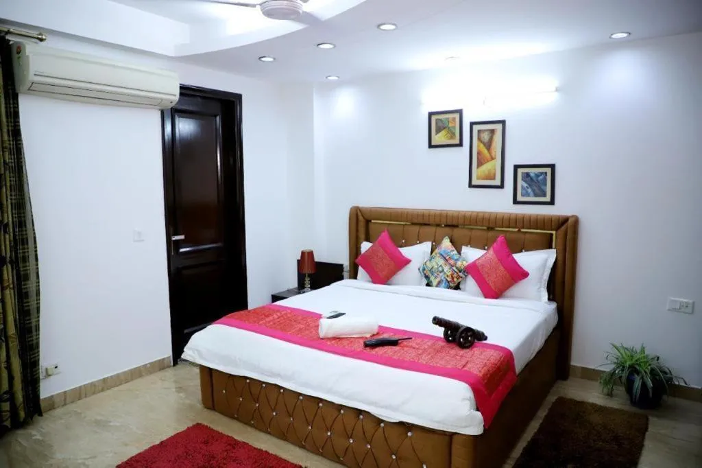 Image 5 of DIVINE INDIA SERVICE APARTMENT 3BHK, J-215 SAKET