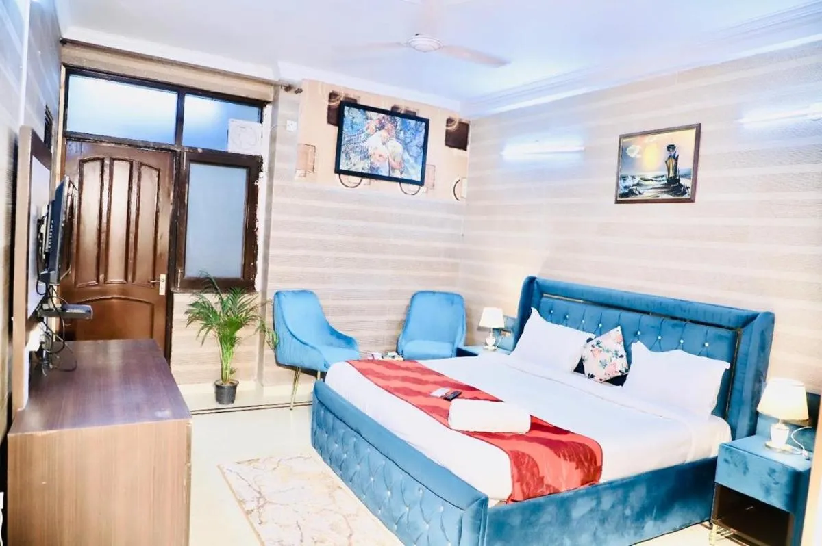 Image 4 of Divine India Service Apartment 3 BHK D-198 Saket