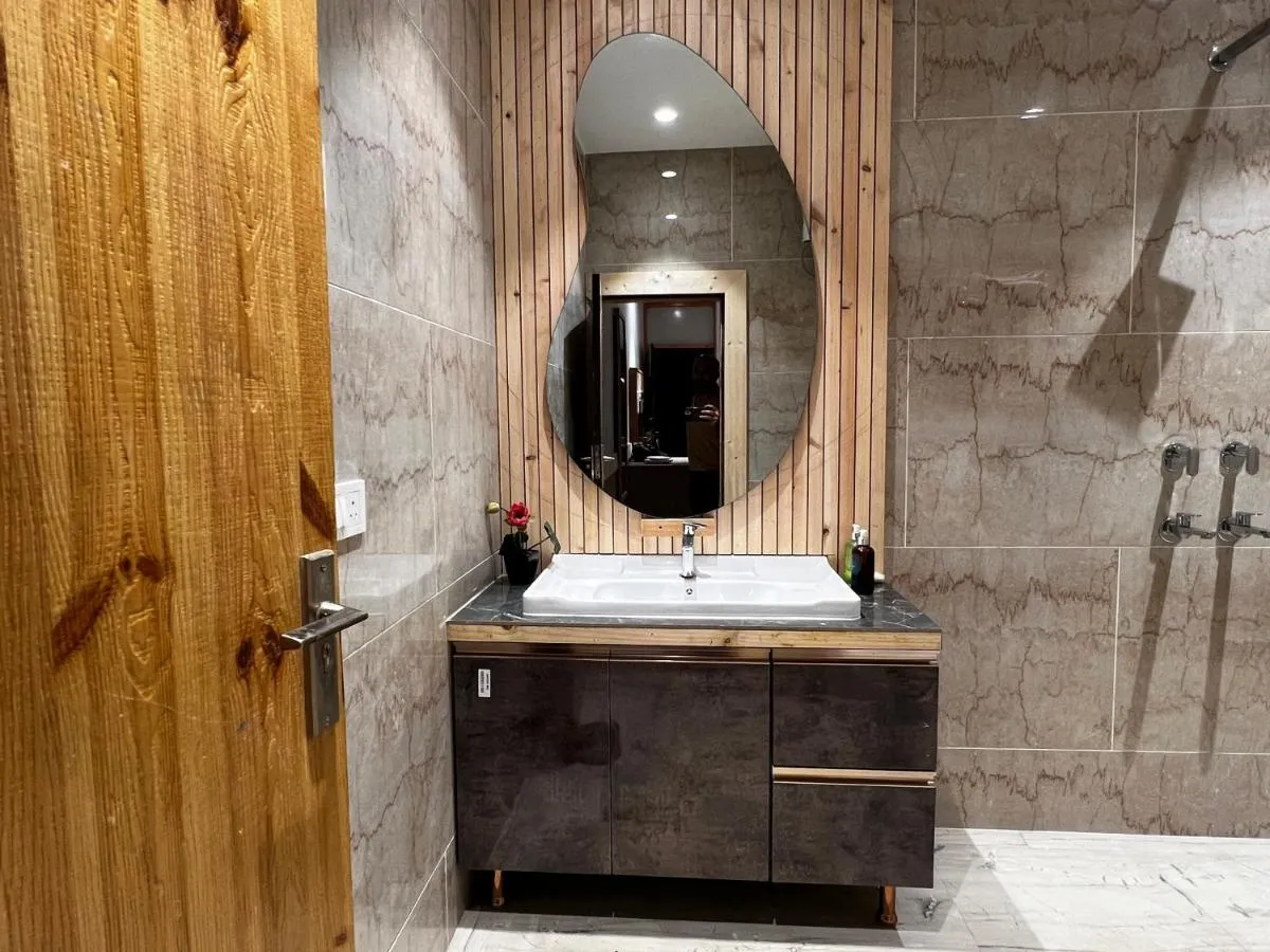 Image 2 of Divine Inn Hotel Near Rajouri Garden Main Market