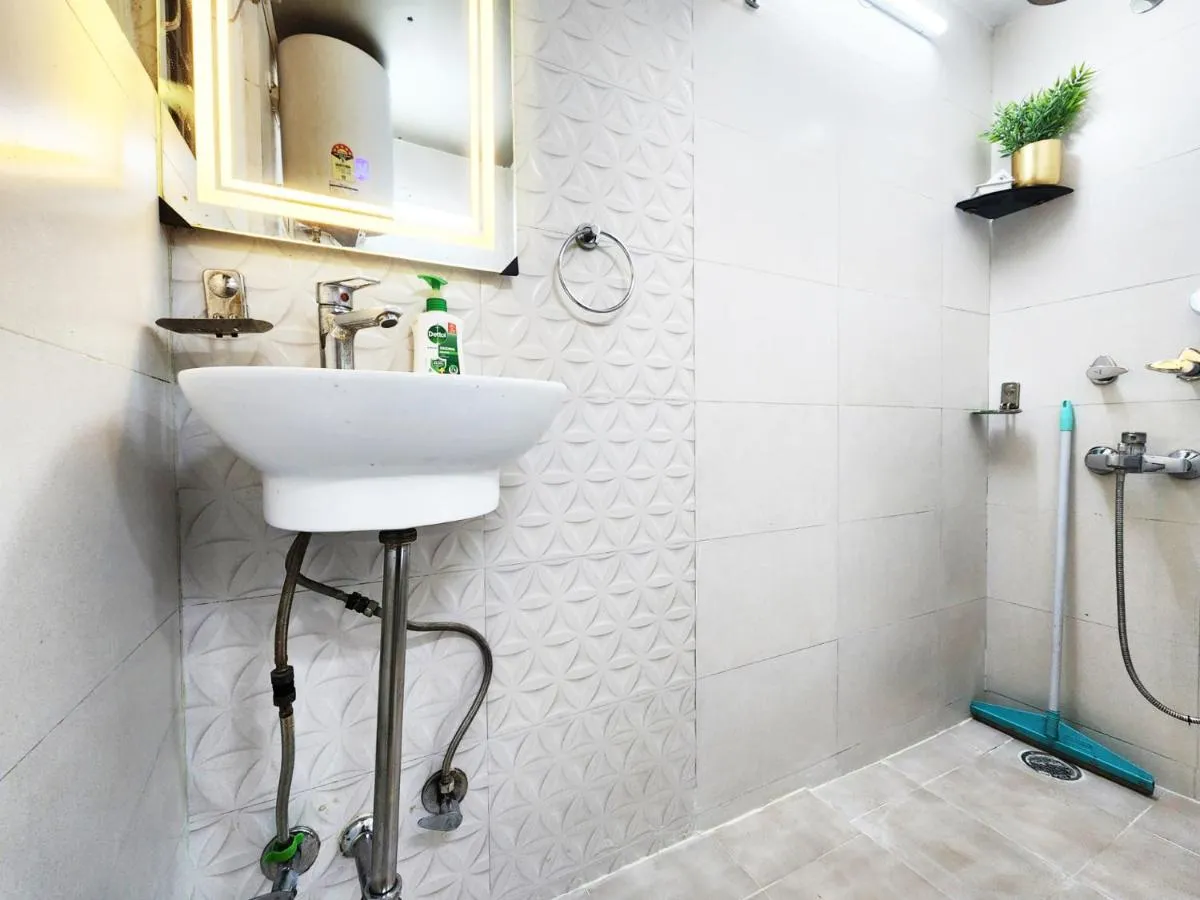 Image 2 of Economical Cozy 1BHK Prime Location South Delhi 1