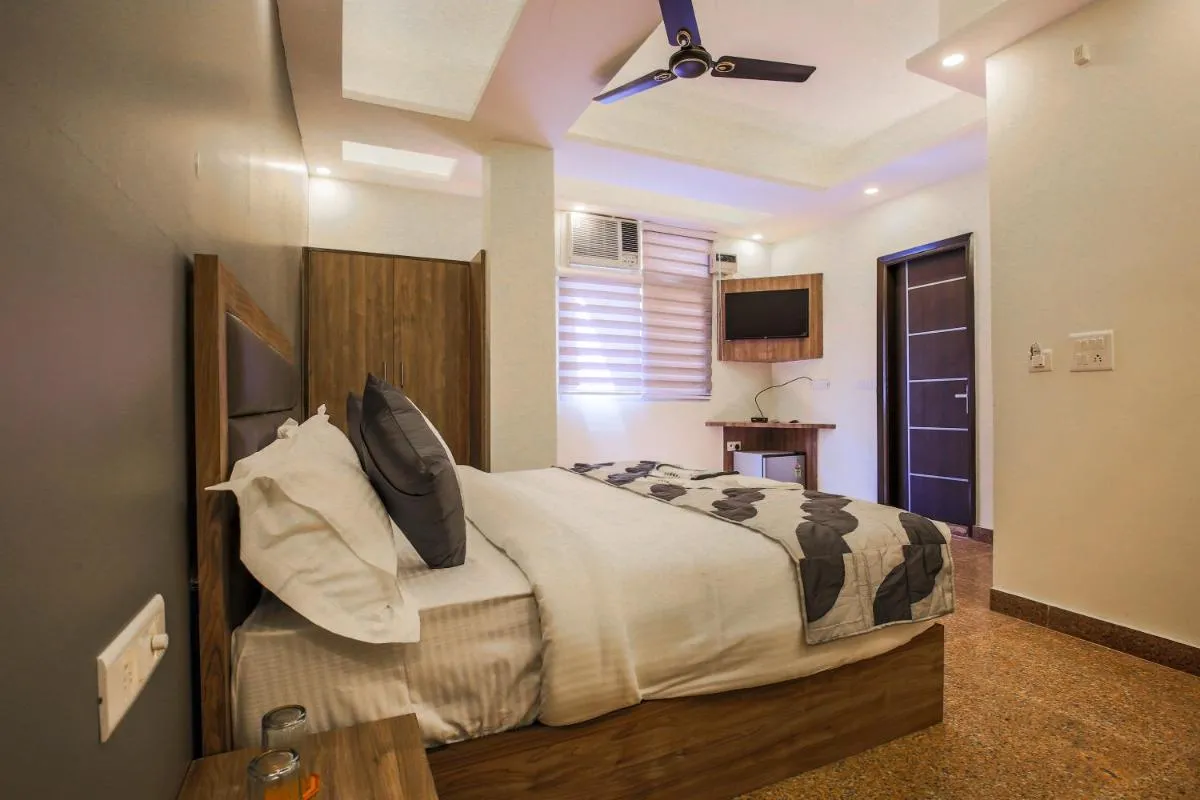 Image 5 of Embellish Inn