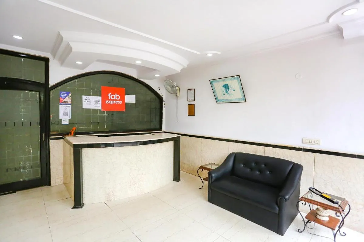 Image 3 of FabExpress Lloyd House