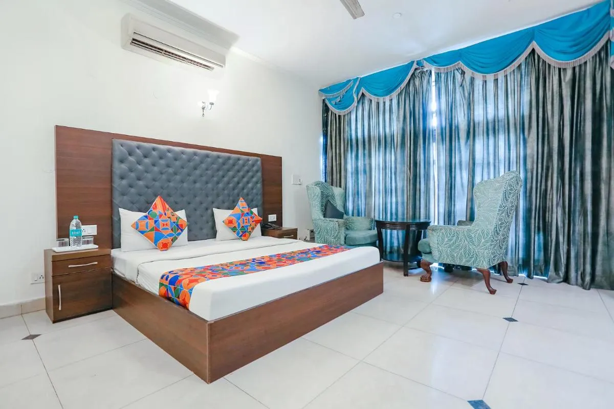 Image 1 of FabExpress Lloyd House