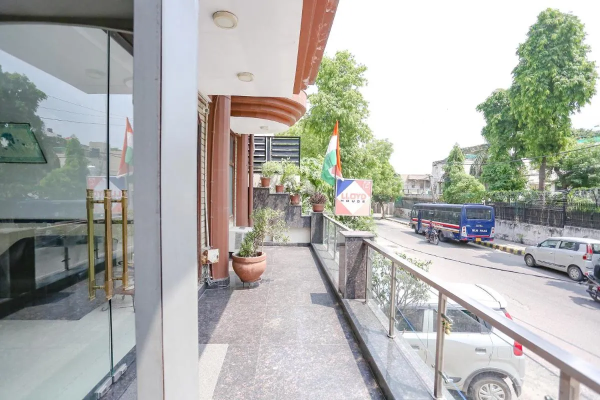 Image 2 of FabExpress Lloyd House