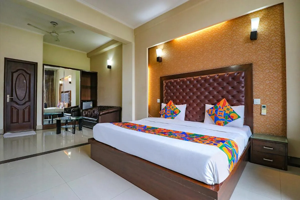 Image 4 of FabExpress Llyod Residency